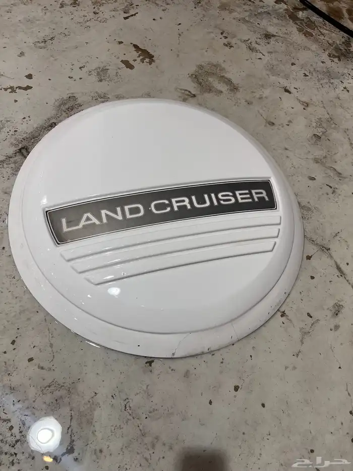 للبيع خلفية اسبير علاق لاندكروزر وغطاء اسبير نظيف 4