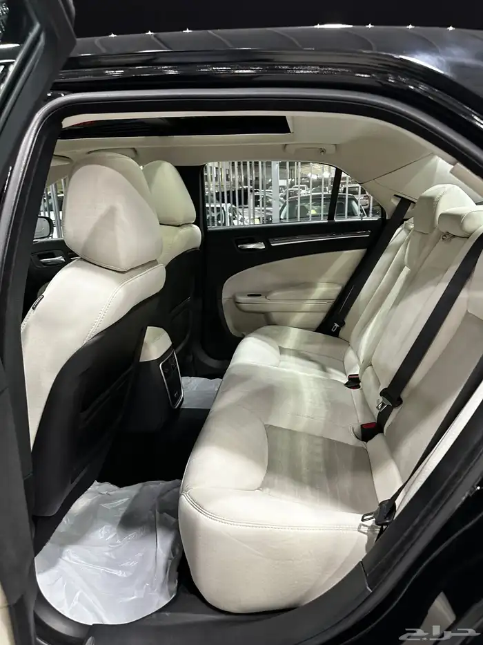 كرايزلر C300 اسود 2021 هيمي V8 5.7 معرض(الرشيدي) 25