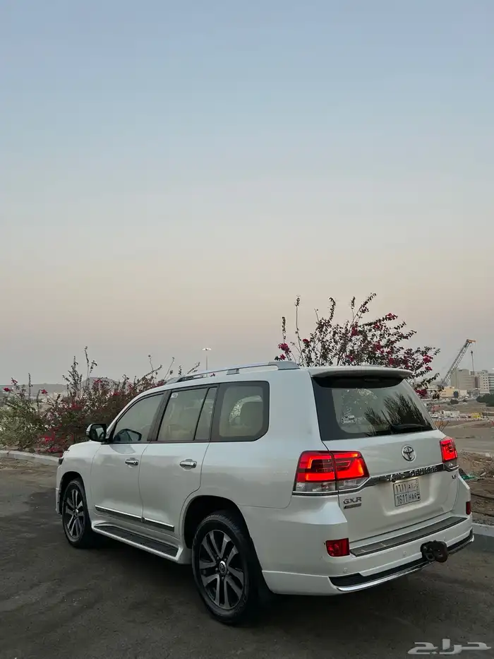 لاندكروزر مخزن 1