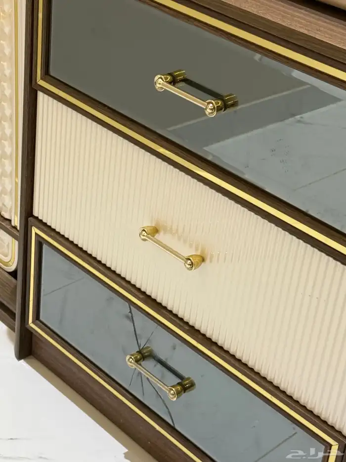 سرير مع مرتبه وتسريحه 4