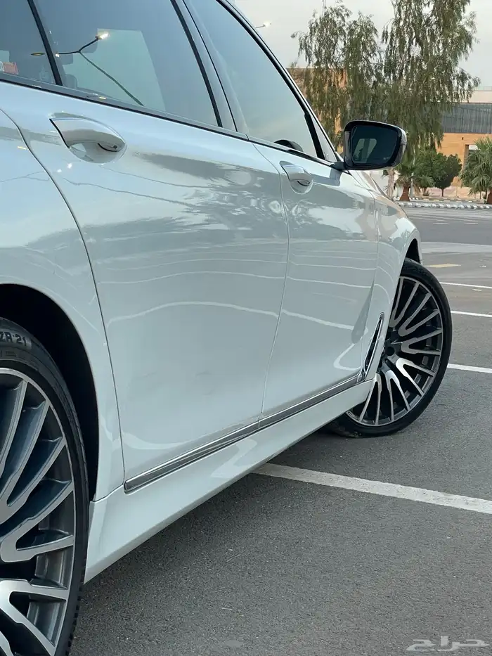 بي ام دبليو2017 فل كامل اعلى مواصفات740الموقع بريده 77