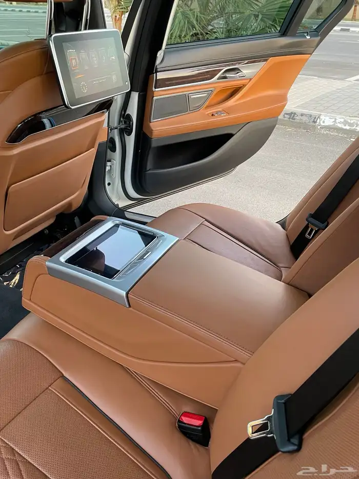 بي ام دبليو2017 فل كامل اعلى مواصفات740الموقع بريده 92