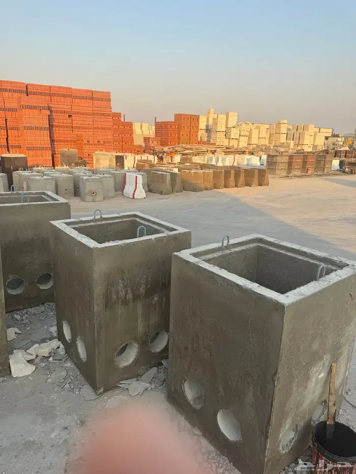 حواجز خرسانية مناهيل 22