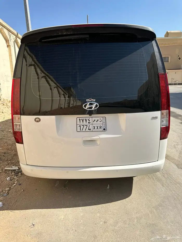 فان استاريا هيونداي 2023 3