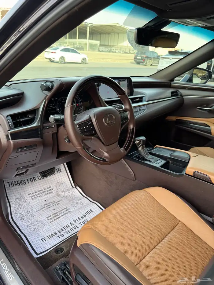 للبيع لكزس 2019 - ES350- سي سي بحالة الوكاله 10