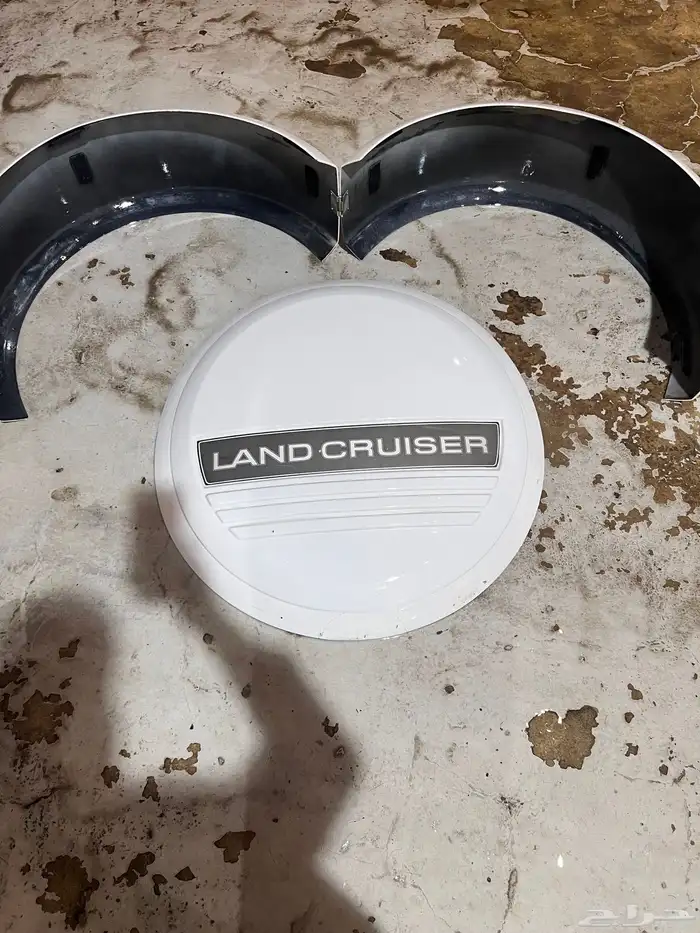 للبيع خلفية اسبير علاق لاندكروزر وغطاء اسبير نظيف 3