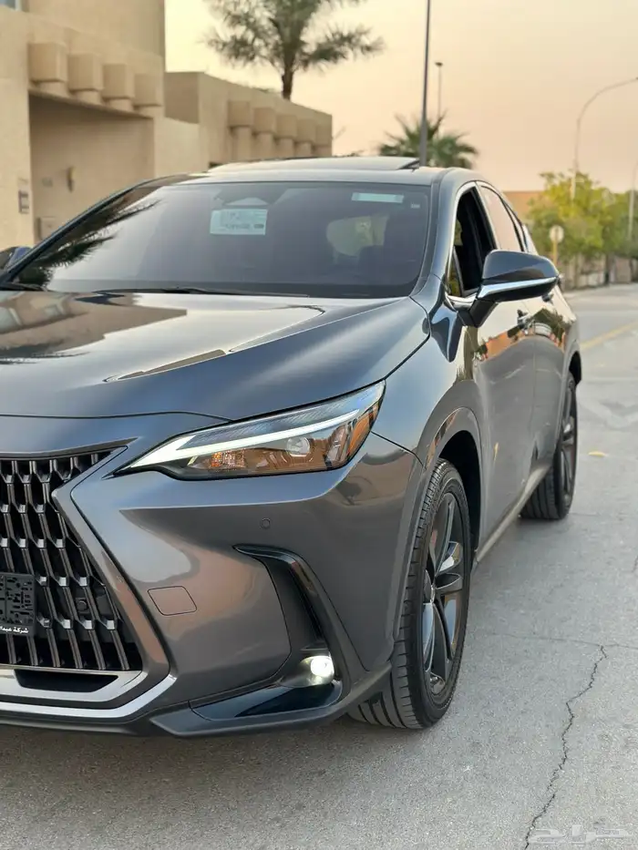 لكزس NX350h شبه جديده ماشيه 16 الف فقط بحاله الوكاله 4