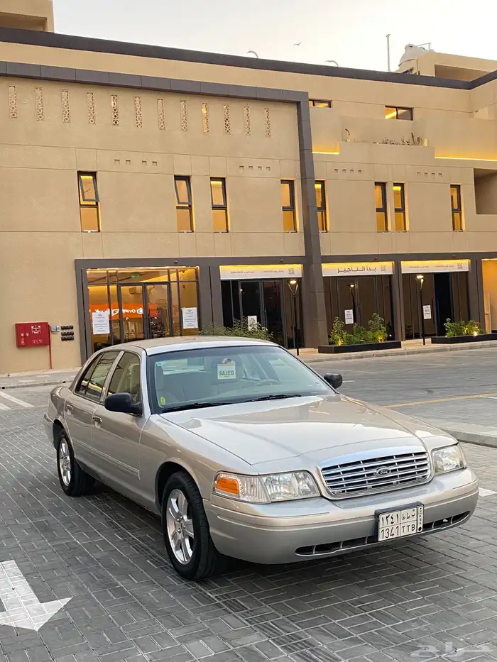 للبيع فورد فكتوريا 2011 نظيف جدا 1