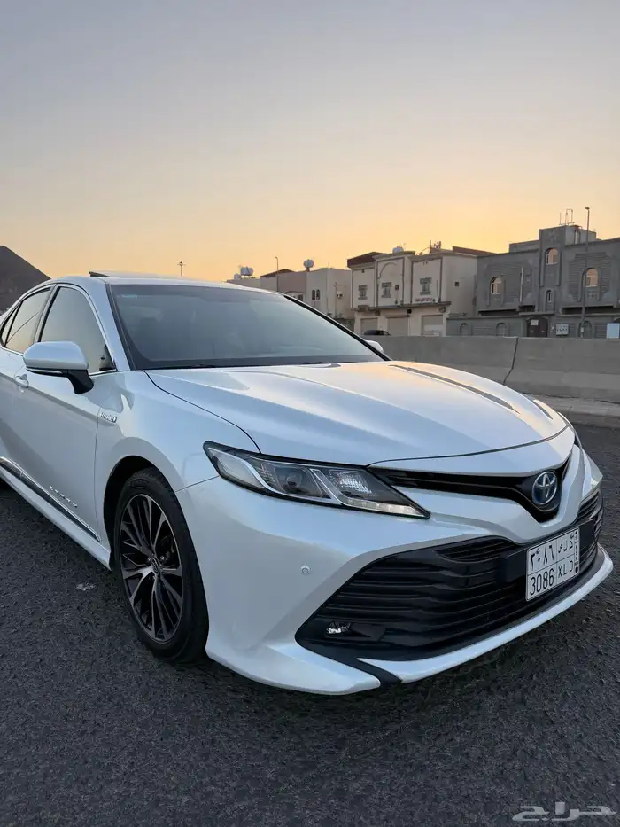 تويوتا كامري 2020 GLE هايبرد نظيفه جدا 3