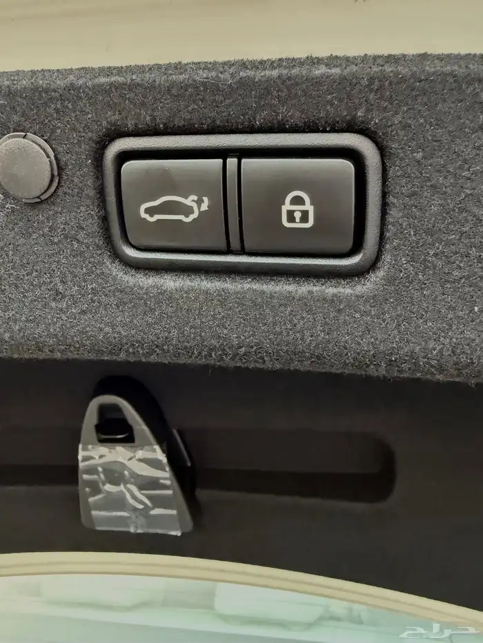 ازيرا 2022 ديجتال من الداخل ابيض بحالة الوكاله للبيع 10