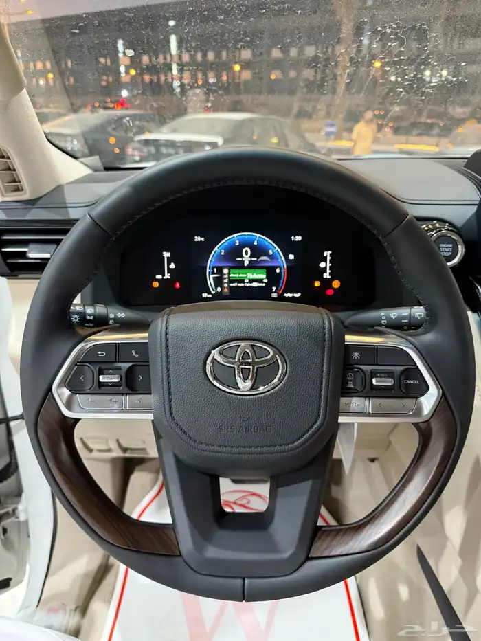 لاندكروزر L4 بريمي 2025 تنفس طبيعي أبواب شفط كاش وبنوك 9