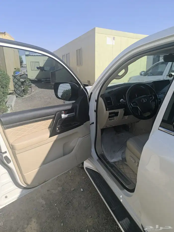 لاندكروزر 2020 وكاله 7
