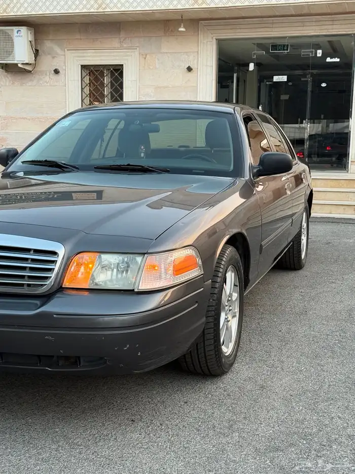 للبيع فورد فكتوريا 2010 شرط 2