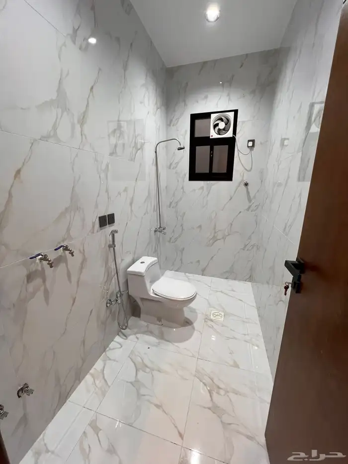 للبيع روف علوى بمدخل سياره حى النور شمال الخميس 750 الف 34