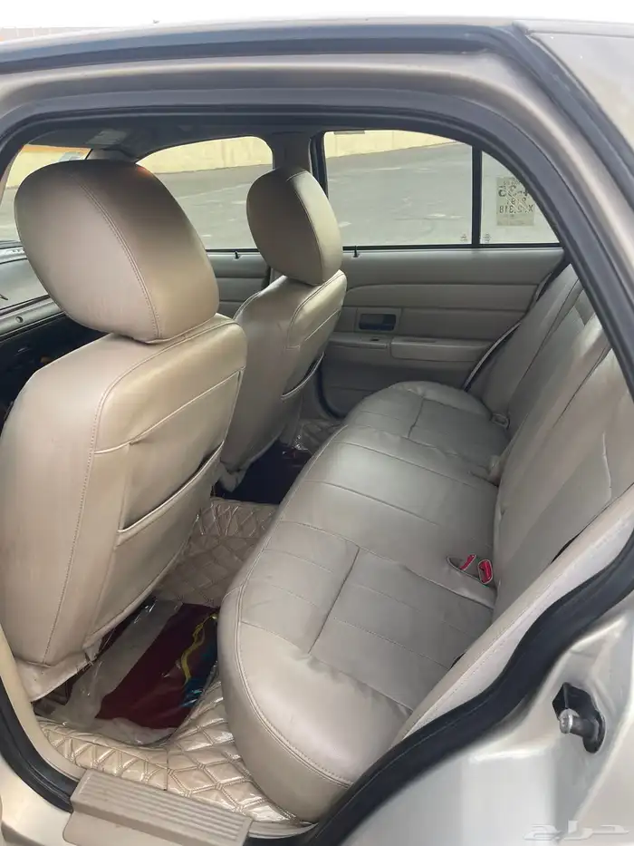 فورد كراون فكتوريا 2011 8