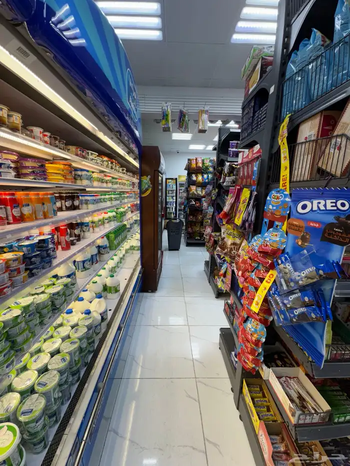 سوبر ماركت للتقبيل مع السجل مساحه 250 متر 4 فتحات 4