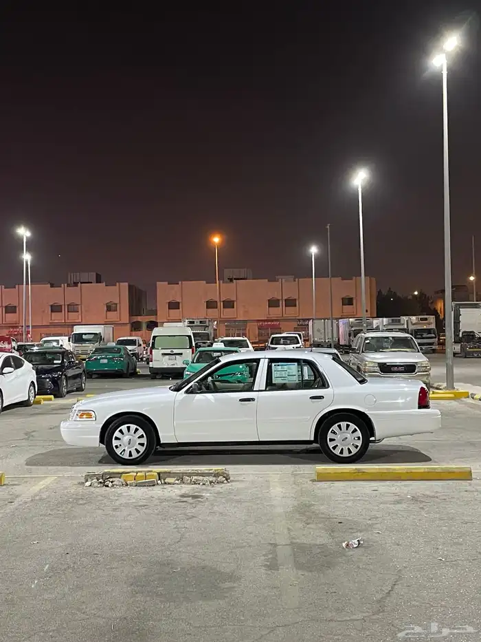 للبيع فورد بوليسي 2010 عداد قليل نظيف جدا 7