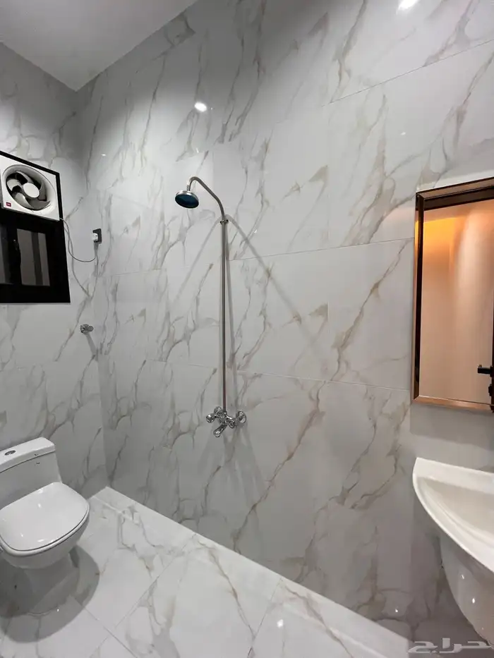 للبيع روف علوى بمدخل سياره حى النور شمال الخميس 750 الف 36