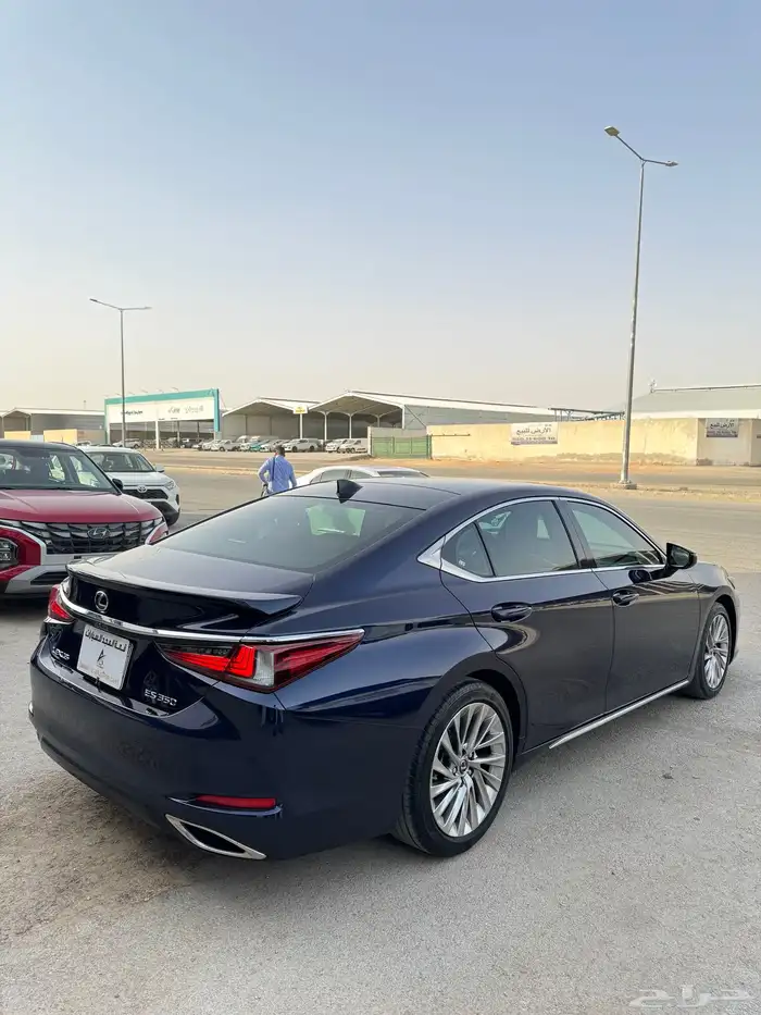 للبيع لكزس 2019 - ES350- سي سي بحالة الوكاله 3