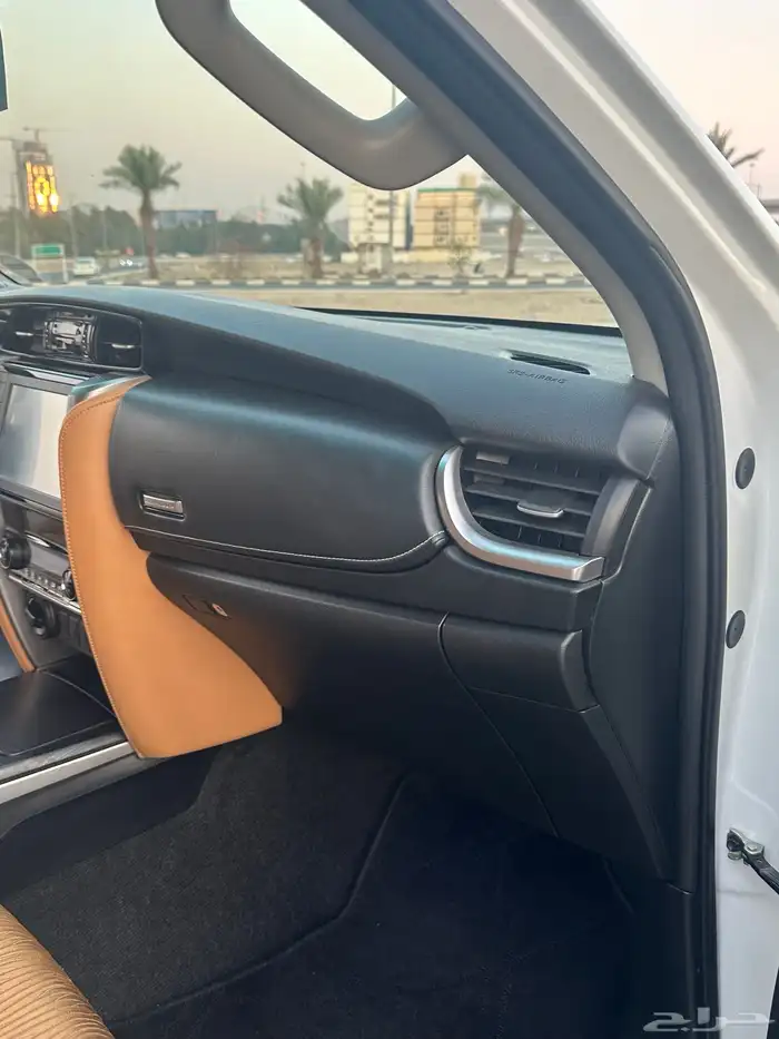 فورشنر 6 سلندر دبل (VX) 2023 ( بحالة الوكالة ) 42