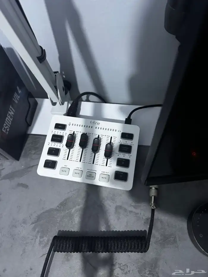 مكسر ومايك فيفاين 0