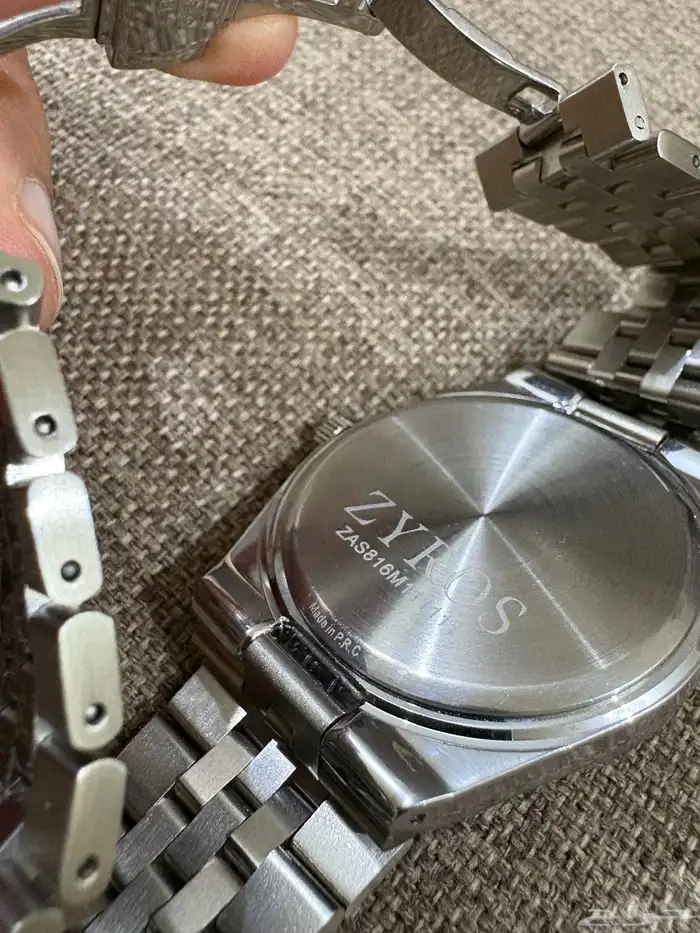 ساعة زيروس 4