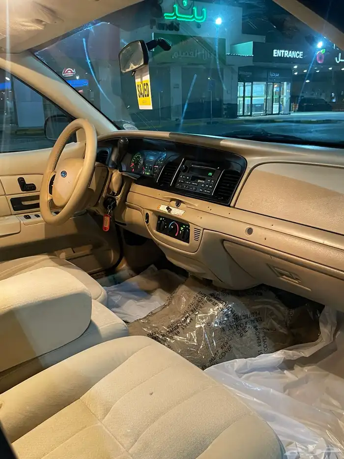 للبيع فورد بوليسي 2010 عداد قليل نظيف جدا 11