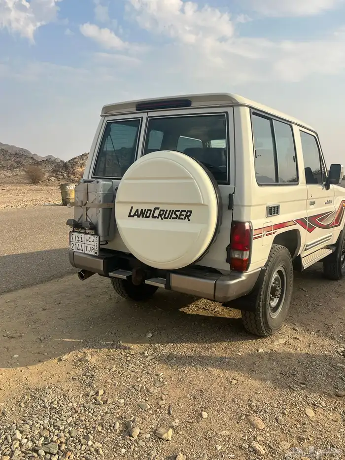 جيب ربع 16 على الشرط نظيف 1