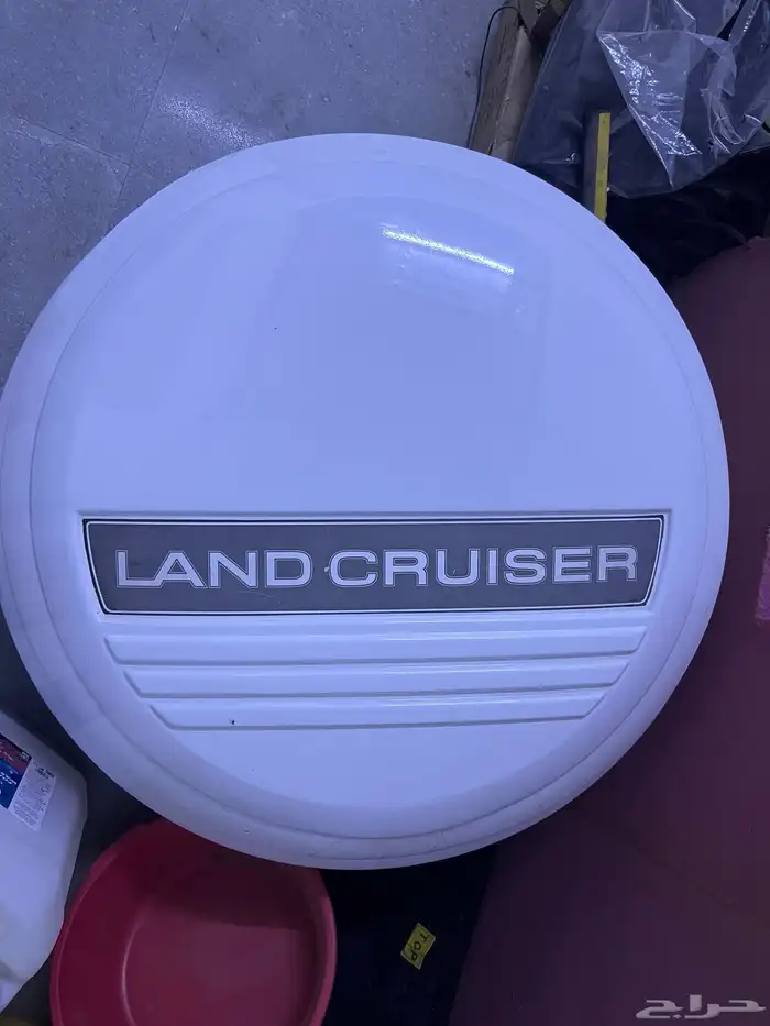 للبيع خلفية اسبير علاق لاندكروزر وغطاء اسبير نظيف 0