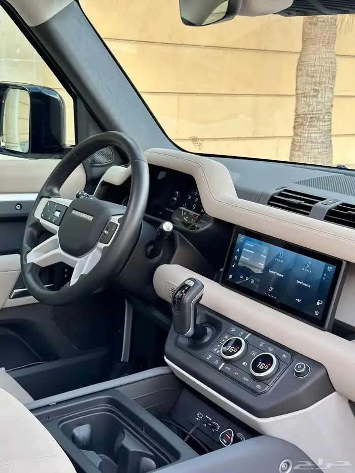 لاند روفر ديفندر 2023 19