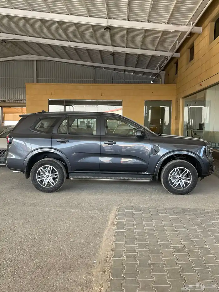 فورد ايفريست XLT نص فل بنزين 2025 متوفر لدى الحسن 4