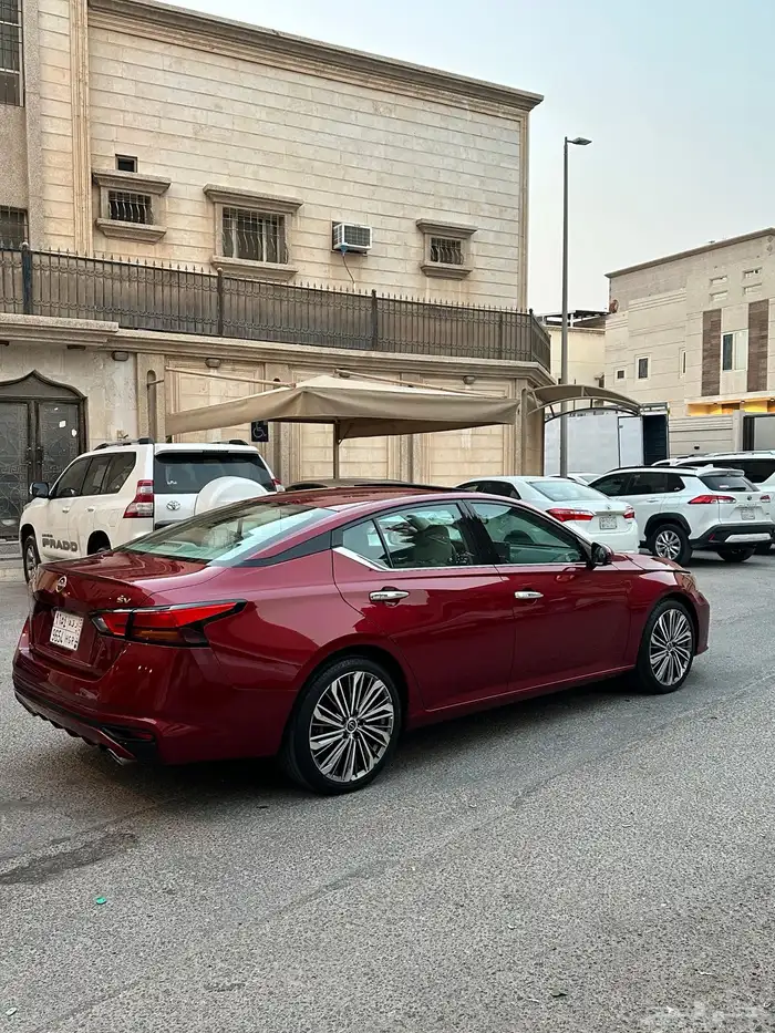 نيسان التيما 5