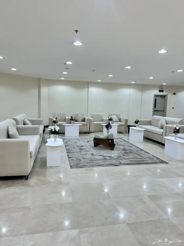 تاجير كراسي طاولات كنب جلسات مكيفات كراسي بار طاولات هاي تي 6