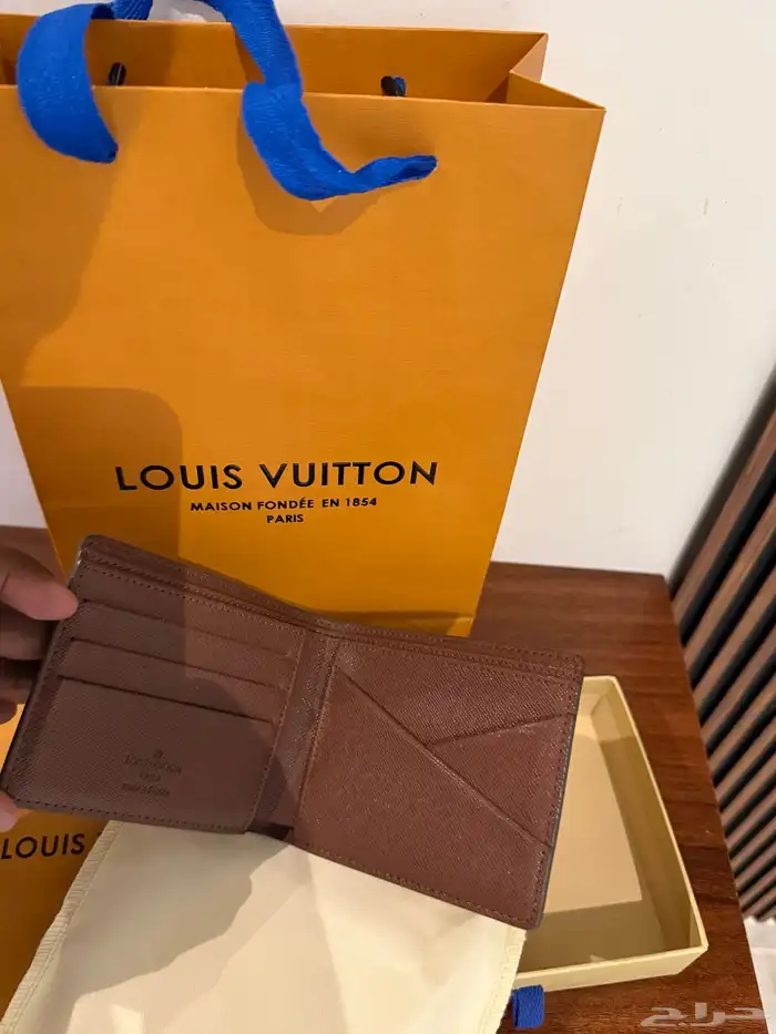 محفظة من لويس فيتون اصليه 4