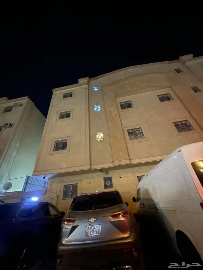 شقه بخمس غرف واسعه للايجار 0