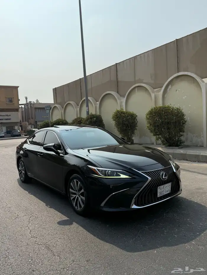 للبيع لكزس موديل 2021 ES300 2