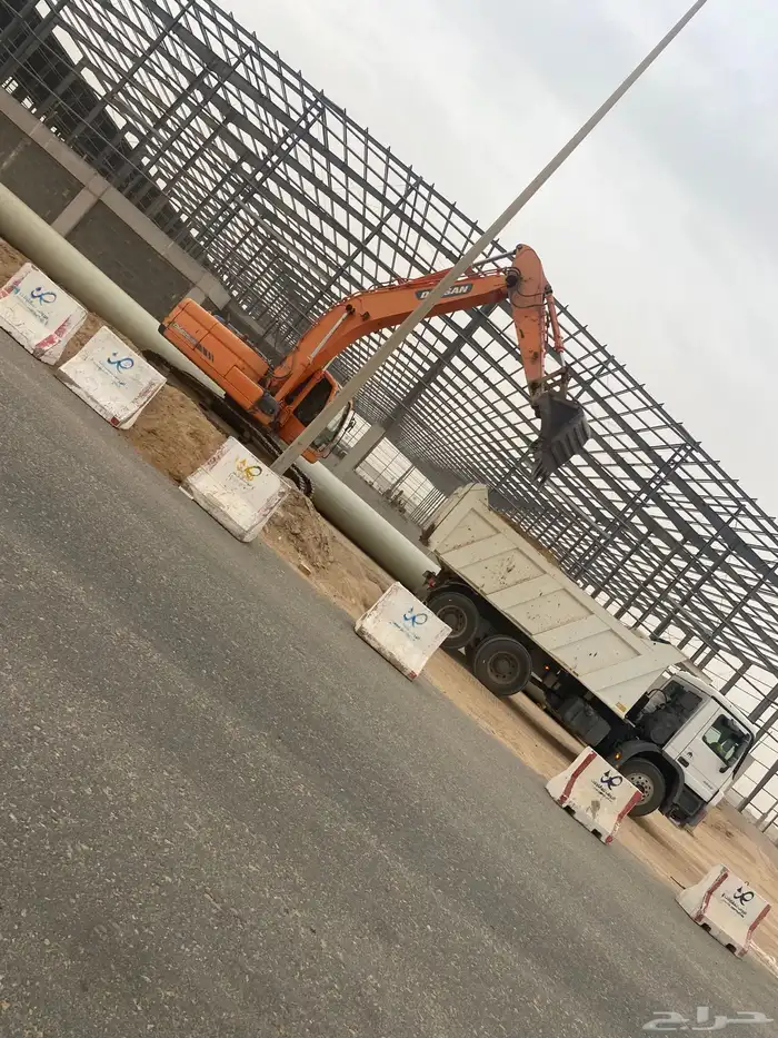 بوكلين حفار للايجار هدم وحفر الاراضي في جده 3