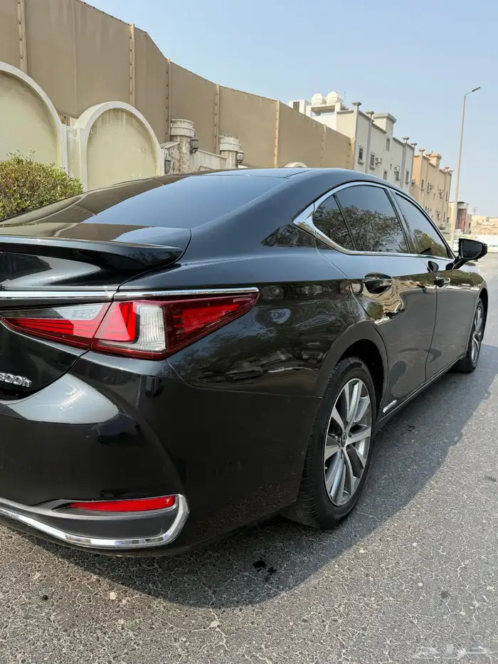 للبيع لكزس موديل 2021 ES300 7