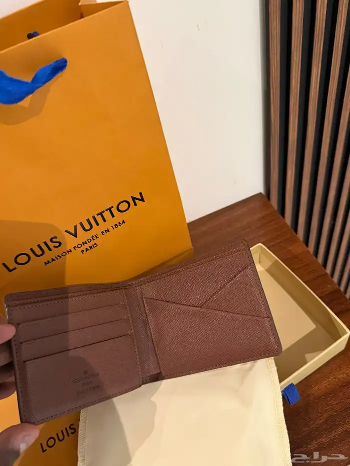 محفظة من لويس فيتون اصليه 5