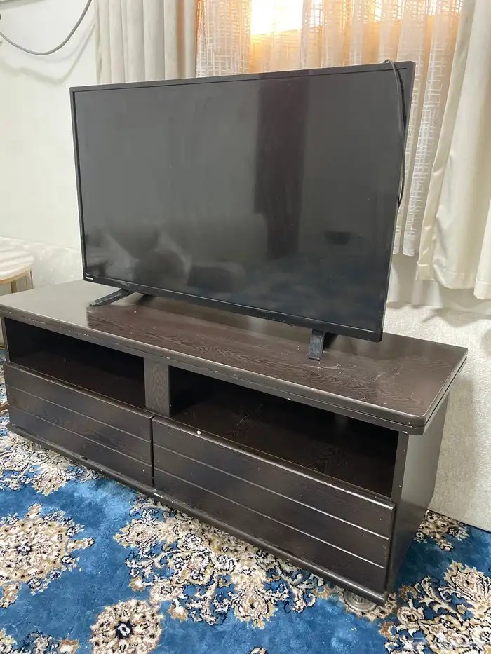تلفزيون توشيبا مع طاولة ب350 عرض ممتاز 0
