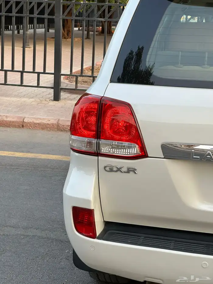 جيب لاند كروزر 2011 12