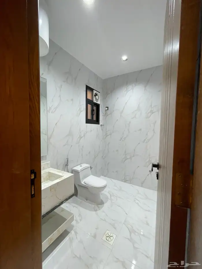 للبيع شقه روف دوبلكس مع بايكة سياره خميس مشيط 13