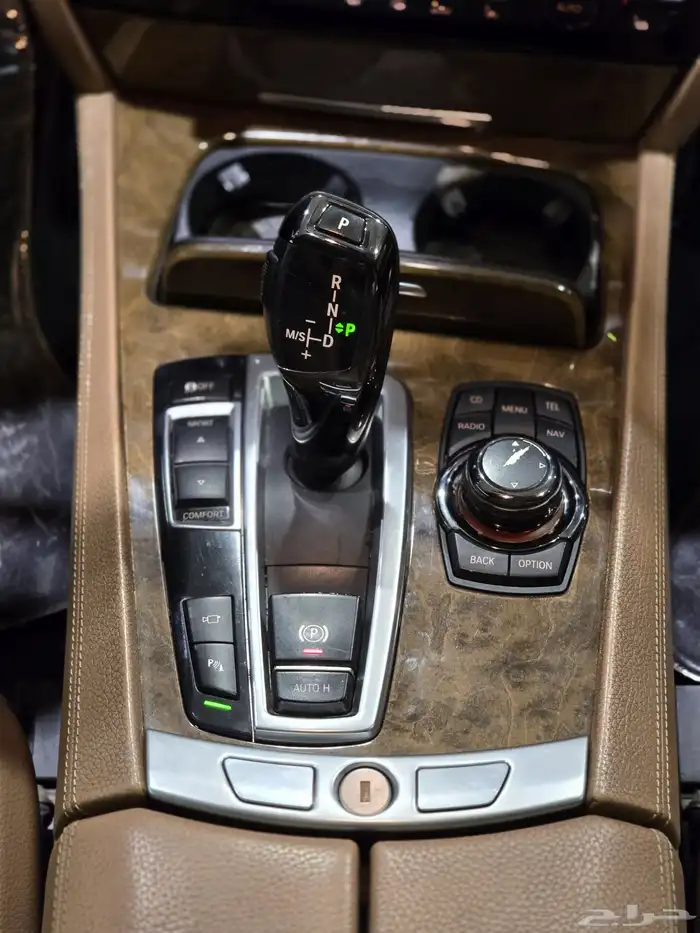 بي ام دبليو 740Li موديل 2011 بحالة ممتازة 10