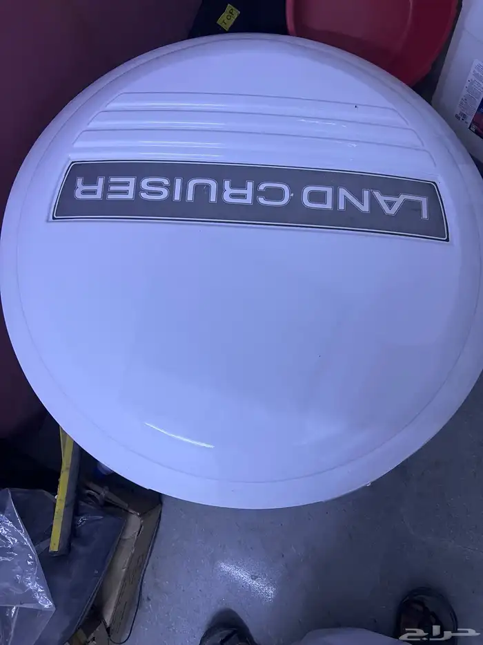 للبيع خلفية اسبير علاق لاندكروزر وغطاء اسبير نظيف 1