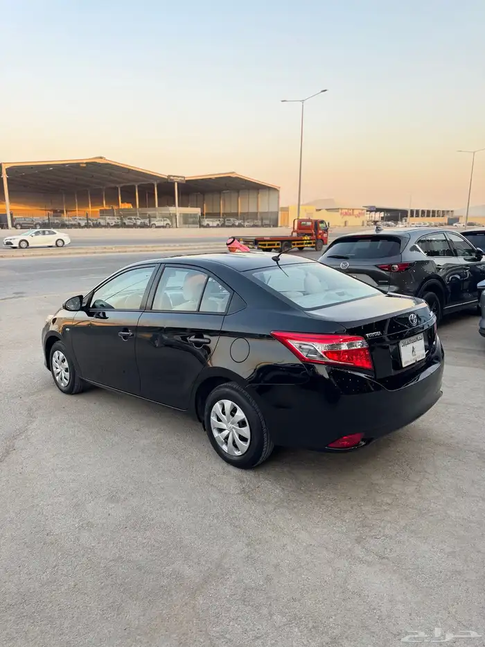 للبيع تويوتا يارس 2015 - ستاندر 4