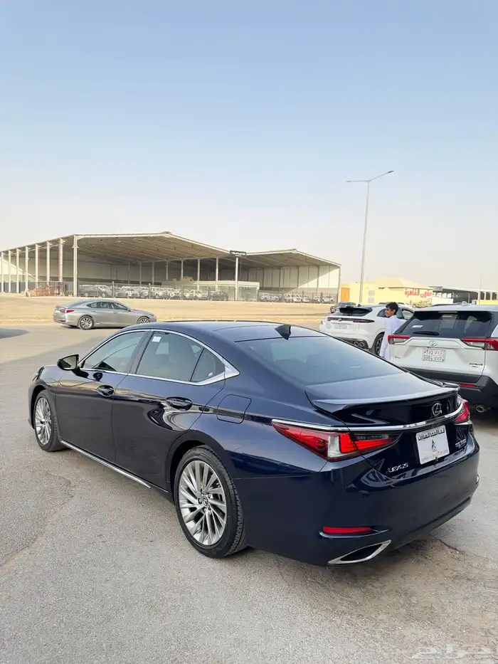للبيع لكزس 2019 - ES350- سي سي بحالة الوكاله 4