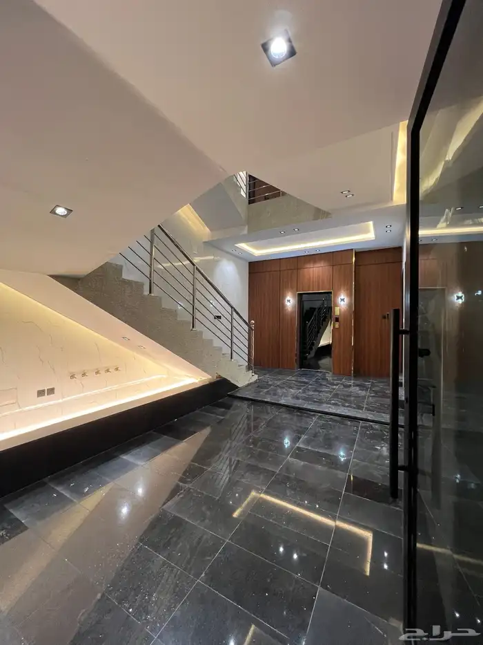 للبيع شقه علويه من 6 غرف وسطح حى البديع ابها 480 الف 0