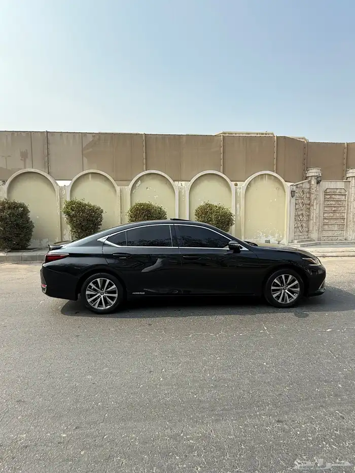للبيع لكزس موديل 2021 ES300 9