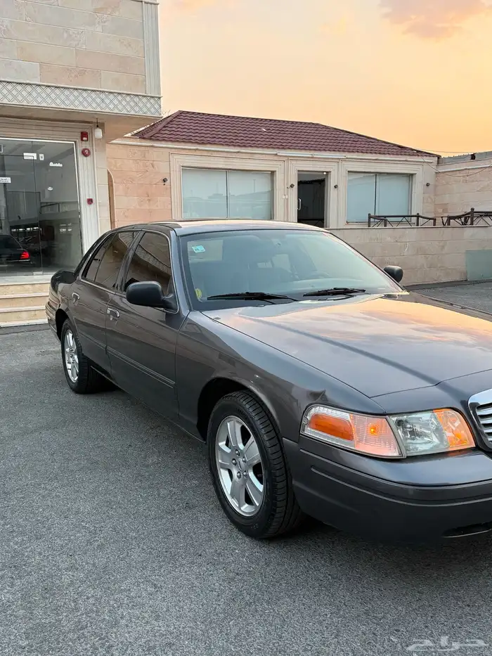 للبيع فورد فكتوريا 2010 شرط 12