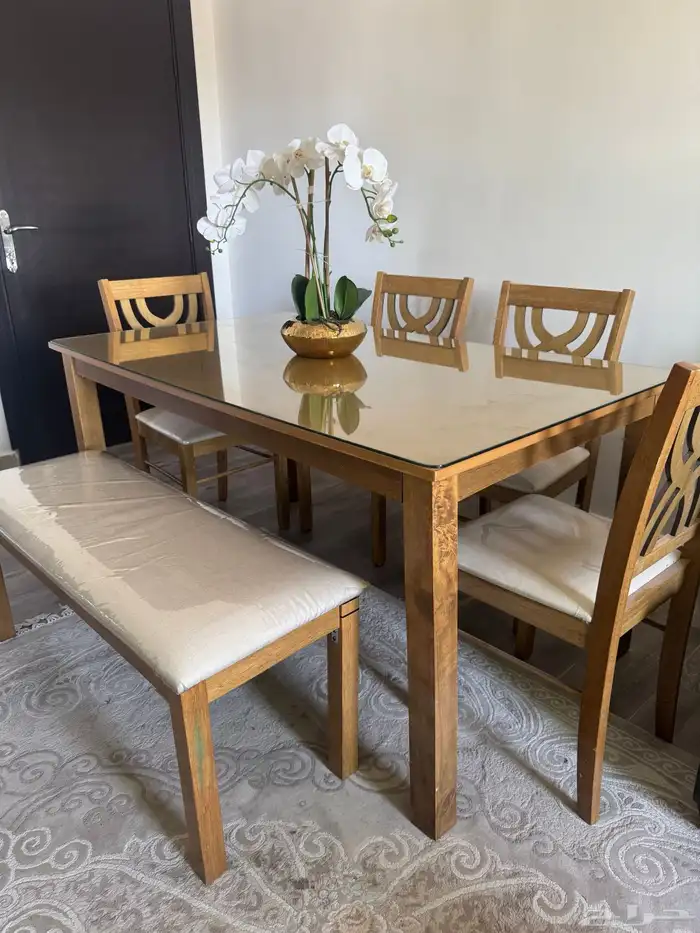 للبيع طاولة طعام من سنتربوين 2